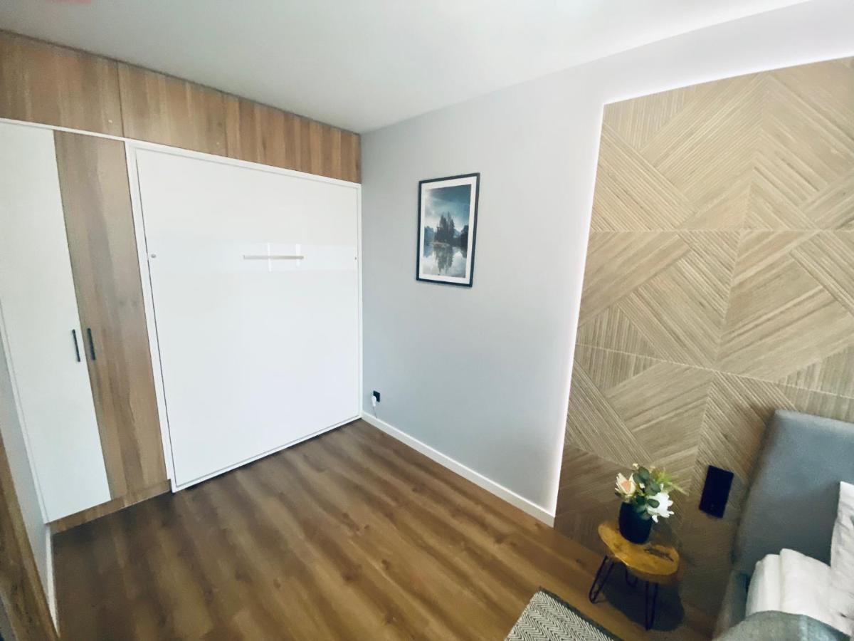 Apartament N&B シクラルスカ・ポレンバ エクステリア 写真