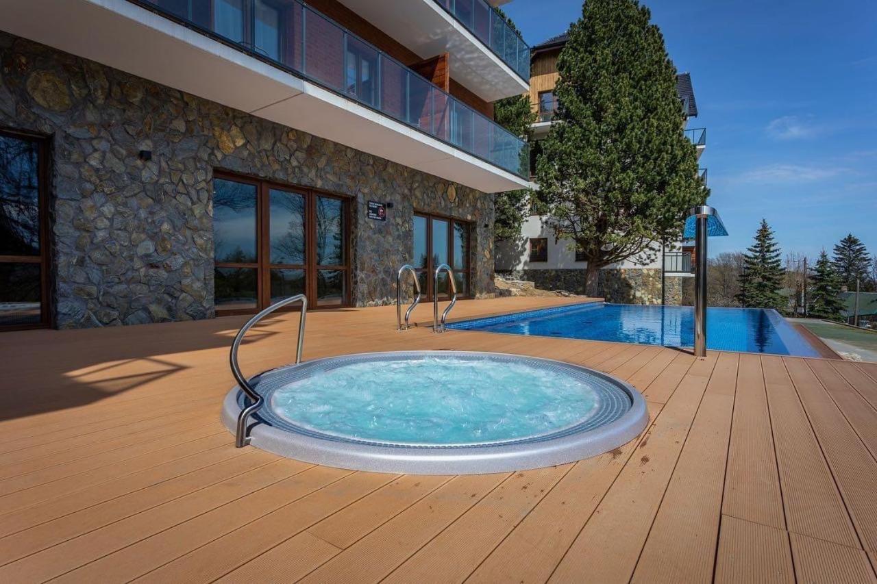 Apartament N&B シクラルスカ・ポレンバ エクステリア 写真