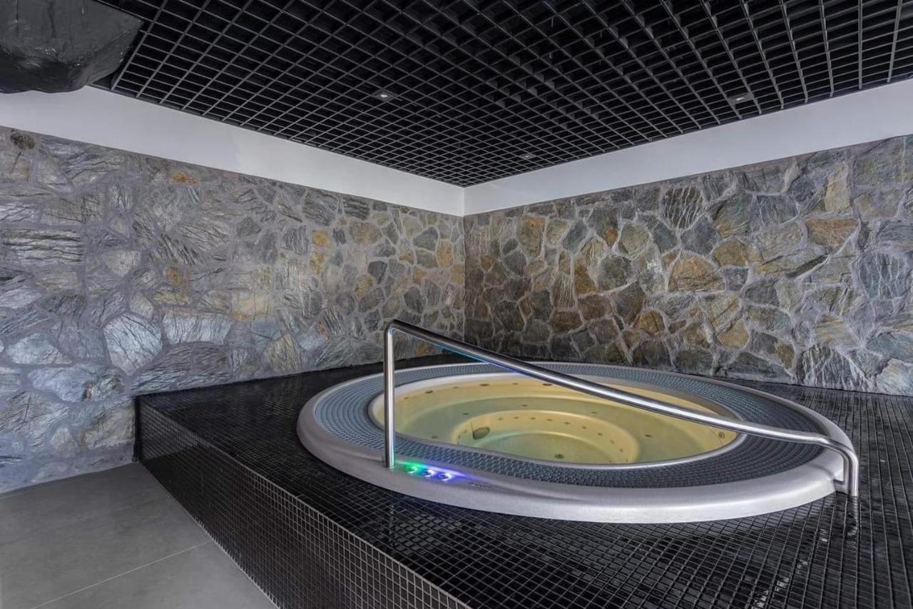 Apartament N&B シクラルスカ・ポレンバ エクステリア 写真